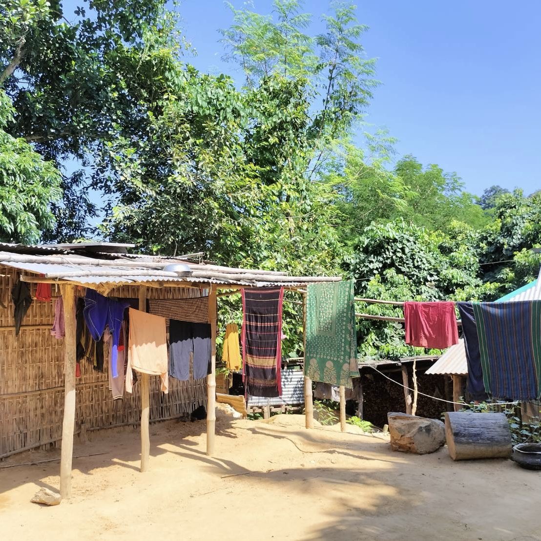 english_kc1948's tweet image. 《#南出先生バングラデシュ滞在記》⑧🇧🇩 ジャマルプール県北端、先住少数民族マンディのコミュニティがあるボクシゴンジ郡へ。専業農家だった祖父母の村を思い出す風景。26年前NGOの小学校で教員だったA先生と再会🤩
#神戸女学院大学国際学部 #グローバルスタディーズ学科 #バングラデシュ少数民族