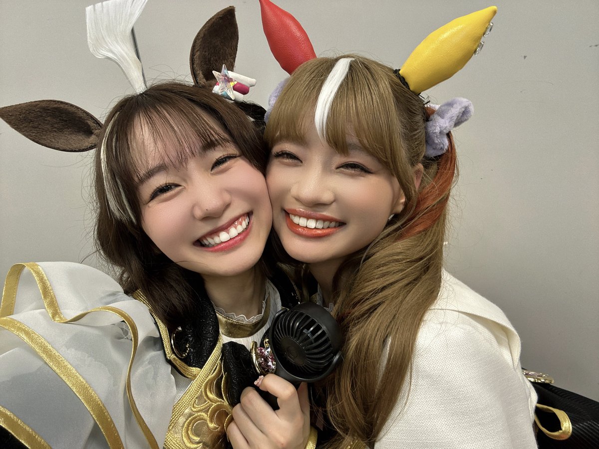 KJnanae's tweet image. 秋公演DAY2の配信は本日23:59まで！

小島のおすすめはやっぱりメインストーリー第2部のパート✨

本能スピードでバチバチ💥して、transformingではフライング🧚して、ギフトは2人で歌えました☺️

感想はぜひぜひ、タグを使って呟いてくださいね🙏✨
#ウマ娘6th #ウマ娘