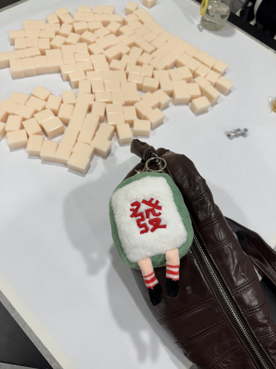 floatcorner's tweet image. 友達と一緒に卓を囲んで麻雀をしたり、笑い声や争いごとをしたりする中で、勝ち負けだけではなく、お互いの呼吸や絆を感じます。