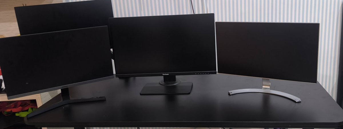 saran setup, meja baru ga cukup gede ternyata, bracket monitor belakang jg kurang tinggi huhu gmn yak