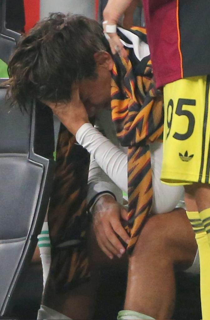 Passano gli anni, cambiano i giocatori, e anke i presidenti...ma io ci sto malissimo uguale.
(Tutti noi sapevamo dopo 30 minuti come sarebbe andata...eppure non ti abitui mai)