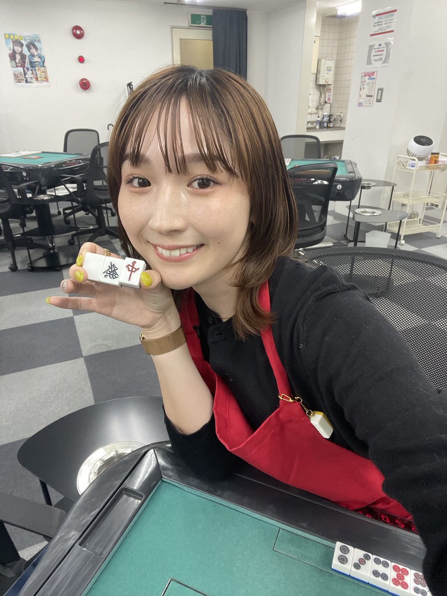 funfunnagoya's tweet image. こんにちは！副店長のさとすけです🙇‍♂️
本日から新しい従業員のひなちゃんが出勤してます🙂まだ麻雀は勉強中です🔰
これからよろしくお願いします！