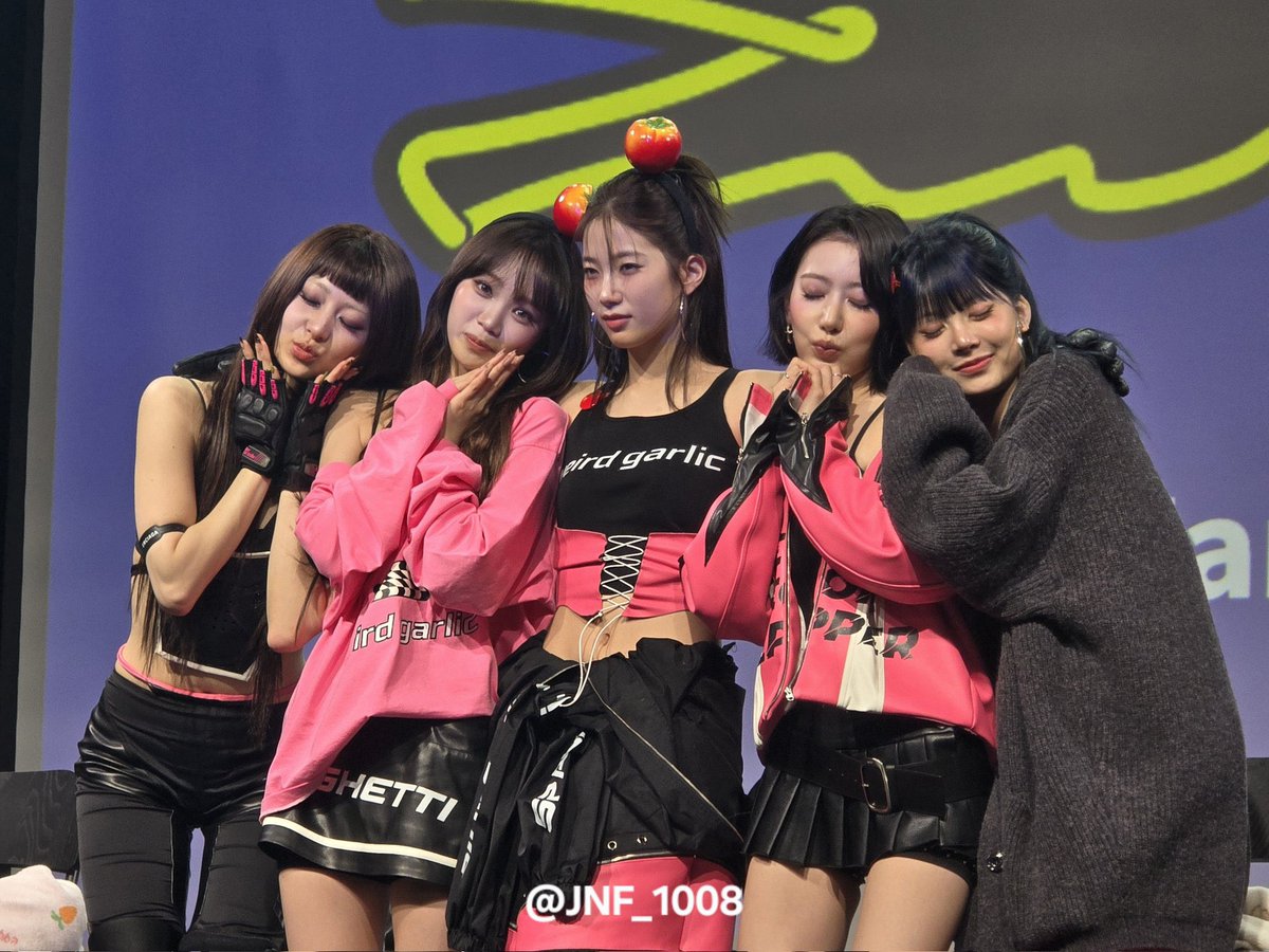 fimloops tweet media