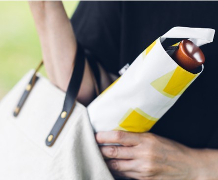 【日傘の種類で迷われたら】
ＳからＬＬ迄サイズの種類が豊富で、開閉が簡単で扱いやすい長傘か。
折りたたむとコンパクトになり、カバンに入れて持ち運びしやすい折りたたみか。
～サンバリア１００のコラムにヒントが～
日傘の選び方ー（ライフスタイルに合わせて）
uv100.jp/wb/higasablog/…