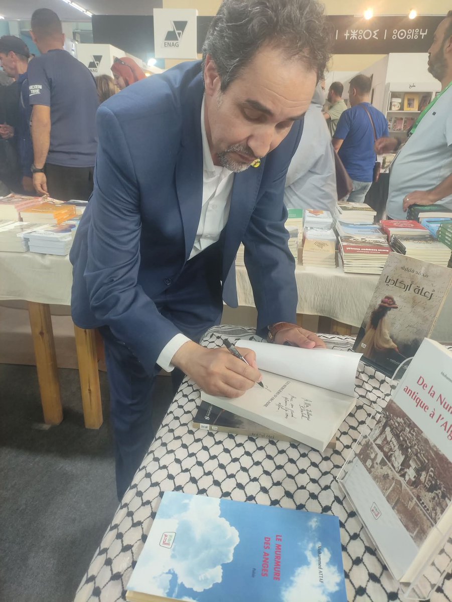 ftelinamohamed's tweet photo. على هامش معرض الجزائر الدولي للكتاب 2025
توقيع روايتي الأخيرة 
LES BERGERS D'ARCADIE 
في جناح منشورات الحبر https://t.co/pn2d8TKfCb