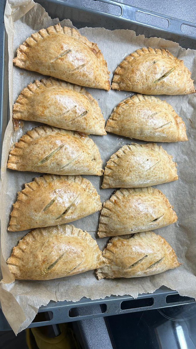 nutz_n_chops's tweet image. Good Morning from the stables of Nutz&amp;amp;Chops and Delektabletreatboxes❤️

Happy New Month ❤️
May November be everything and more for us.

Will you like to place an order?
Call/wgatsapp-08039108947
📍Abule Egba,Lagos.

Always ensure to preorder.