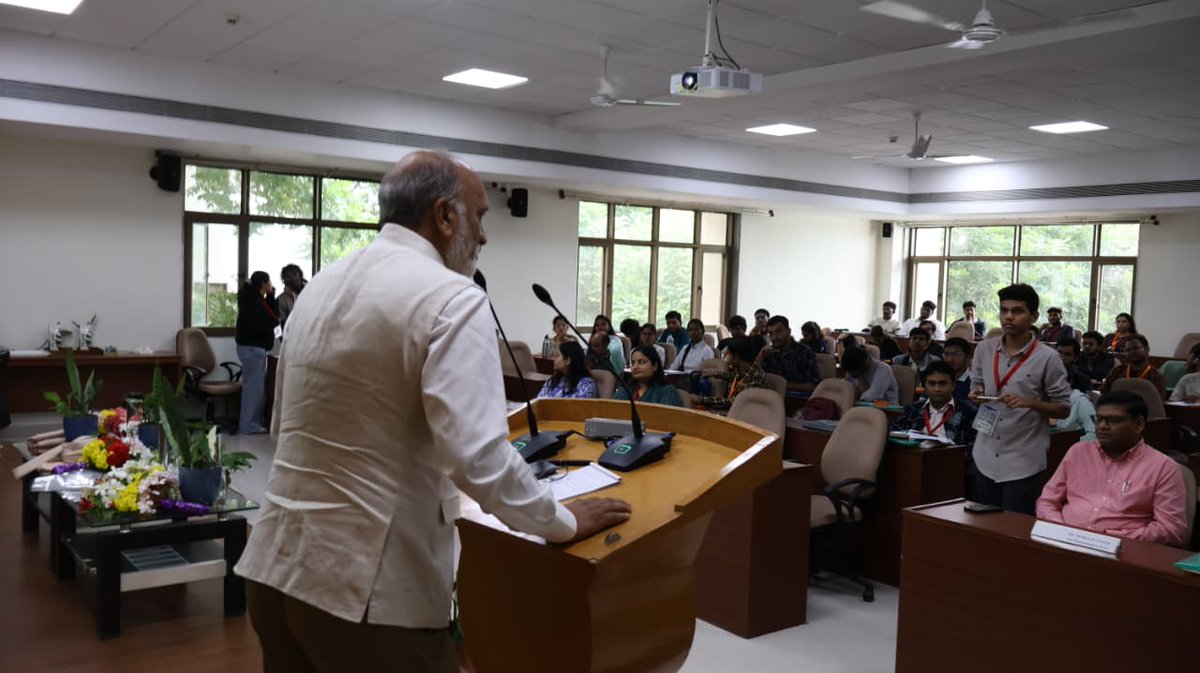 iiserbhopal's tweet image. 𝐈𝐧𝐬𝐩𝐢𝐫𝐢𝐧𝐠 𝐘𝐨𝐮𝐭𝐡 𝐋𝐞𝐚𝐝𝐞𝐫𝐬𝐡𝐢𝐩 𝐚𝐭 𝐈𝐈𝐒𝐄𝐑 𝐁𝐡𝐨𝐩𝐚𝐥!

The Commonwealth Youth Council (CYC), in collaboration with IISER Bhopal’s Student Development Council (SDC), Equal Society for Inclusive Change (ESIC), and the Yuva Bharat Club, hosted an impactful…