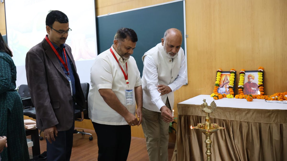 iiserbhopal's tweet image. 𝐈𝐧𝐬𝐩𝐢𝐫𝐢𝐧𝐠 𝐘𝐨𝐮𝐭𝐡 𝐋𝐞𝐚𝐝𝐞𝐫𝐬𝐡𝐢𝐩 𝐚𝐭 𝐈𝐈𝐒𝐄𝐑 𝐁𝐡𝐨𝐩𝐚𝐥!

The Commonwealth Youth Council (CYC), in collaboration with IISER Bhopal’s Student Development Council (SDC), Equal Society for Inclusive Change (ESIC), and the Yuva Bharat Club, hosted an impactful…