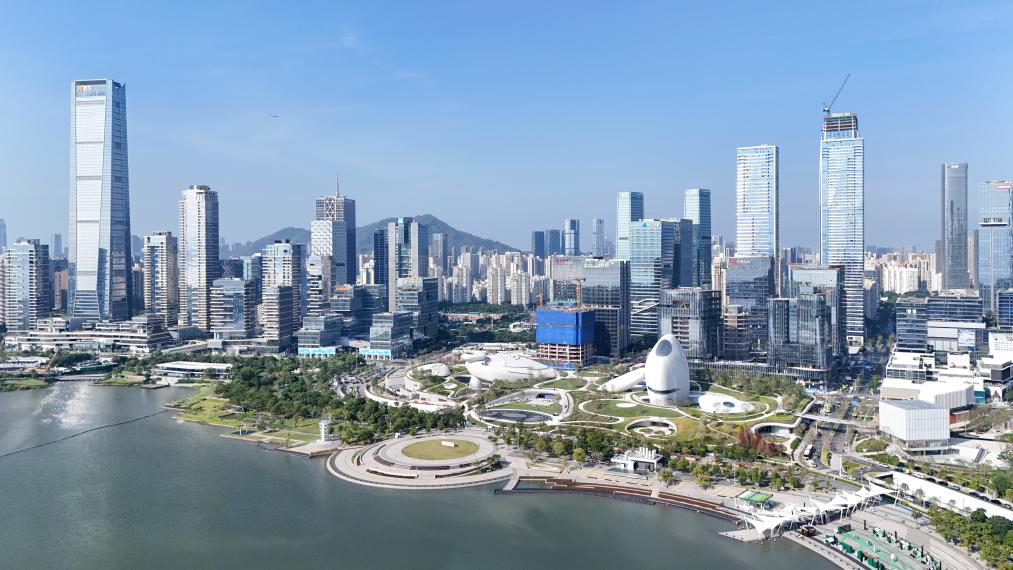 China__Focus's tweet image. The Shenzhen Bay Culture Square in Guangdong has entered trial operation, spanning 188,000 square meters and featuring nine exhibition halls.

The landmark integrates arts venues, leisure spaces, and waterfront scenery, creating a new cultural hub in Shenzhen.

#UrbanDevelopment…