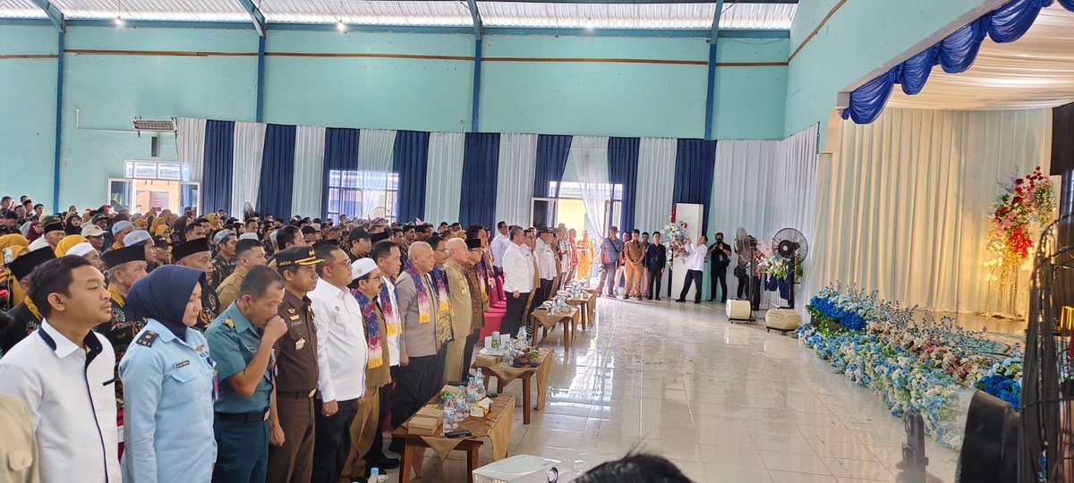 Menteri Desa menghadiri acara deklarasi desa bersinar (bersih dari narkoba) di kabupaten Banjar Kalimantan Selatan, 3 November 2025

#DesaBersihDariNarkotika
#TerimaKasihYandriSusanto
#SelamatkanDesaDariNarkotika
#DesaBersinar

<a href="/prabowo/">Prabowo Subianto</a>
<a href="/YandriSusanto/">Yandri Susanto</a>
<a href="/ArizaPatria/">Ariza Patria</a>