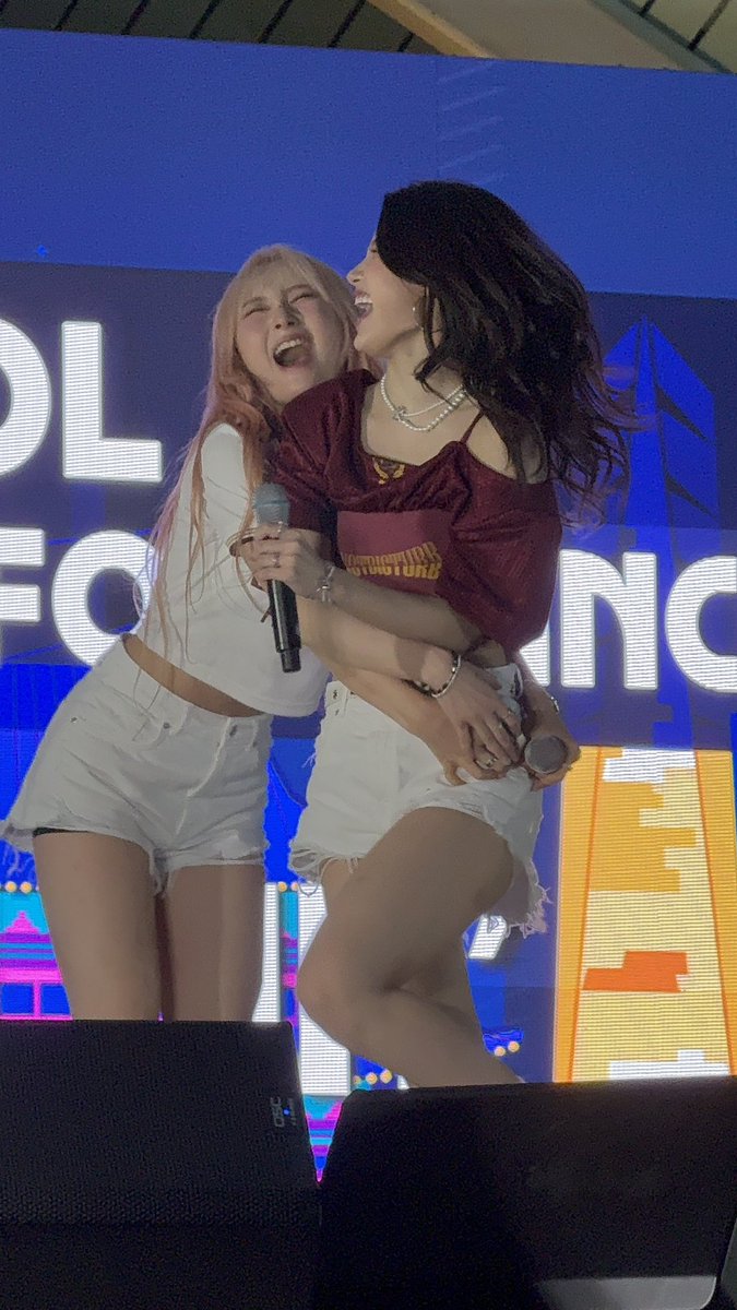 Planet_Giuk's tweet image. Such a cute moment!
#IChillin #Jiyoon #Chowon
