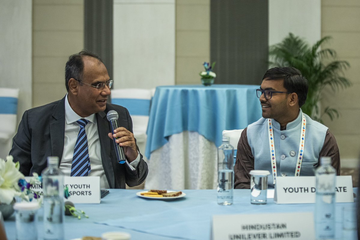 vinu_T05's tweet image. At the #YouthCentralprogram organized by @UNICEFIndia @YuWaahIndia,I met Joint secretary and Mr. Nitesh mishaji @YASMinistry I had the opportunity to shared my thoughts on how to maximize volunteer registration on the MyBharat portal and how to improve #volunteering even further.
