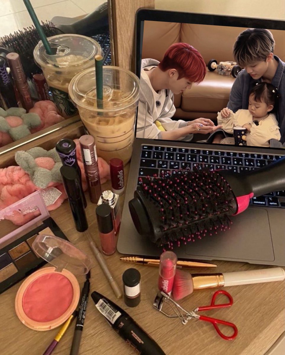 nanaicecweam's tweet photo. girl therapy https://t.co/CZMZdBsntB