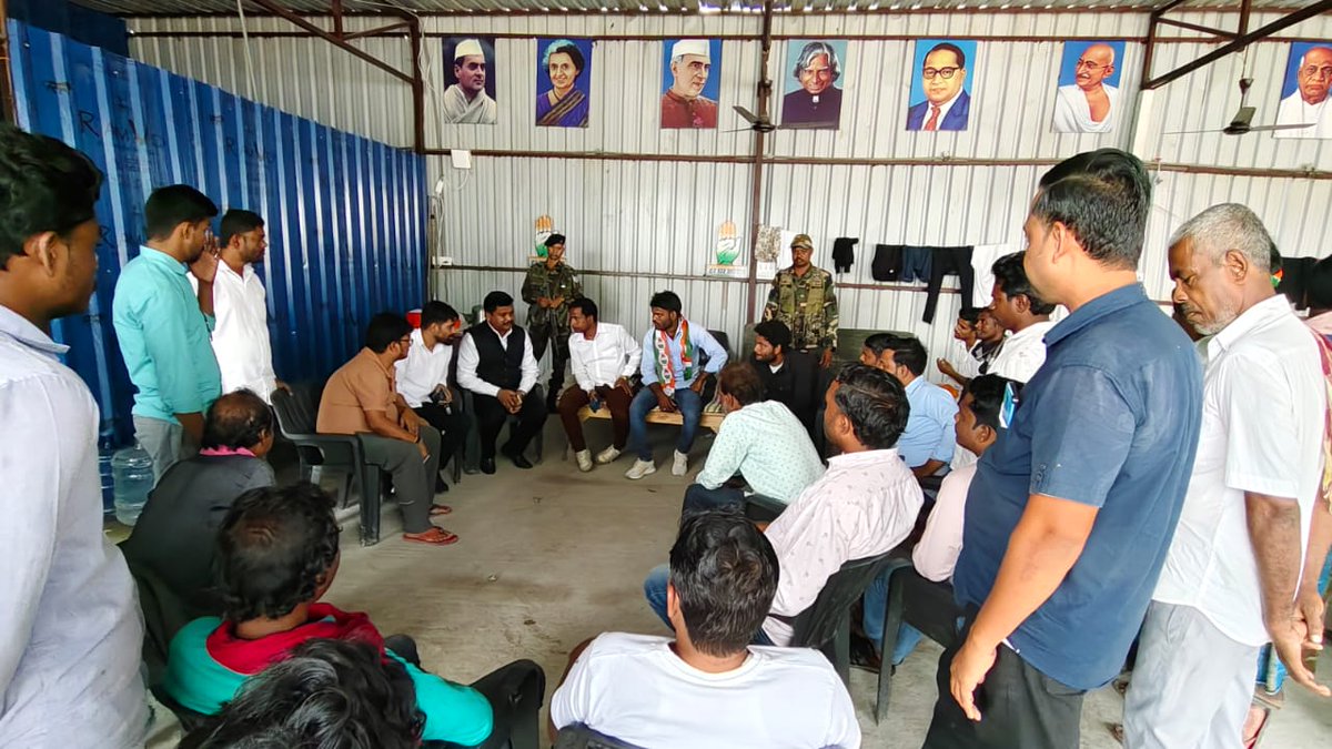 बिहार कटिहार जिले के कोढ़ा विधानसभा क्षेत्र के प्रधान चुनाव कार्यालय मे कांग्रेस के कार्यकर्त्ता संग बैठक कर उनके विचारों को सुना।

चुनावी मैदान मे पार्टी के कार्यकर्ताओं की एक अहम भूमिका होती हैं बैठक के उपरांत बहुत सारी चुनावी मुद्दे पर चर्चा हुई, एवं चुनावी प्रचार प्रसार एवं