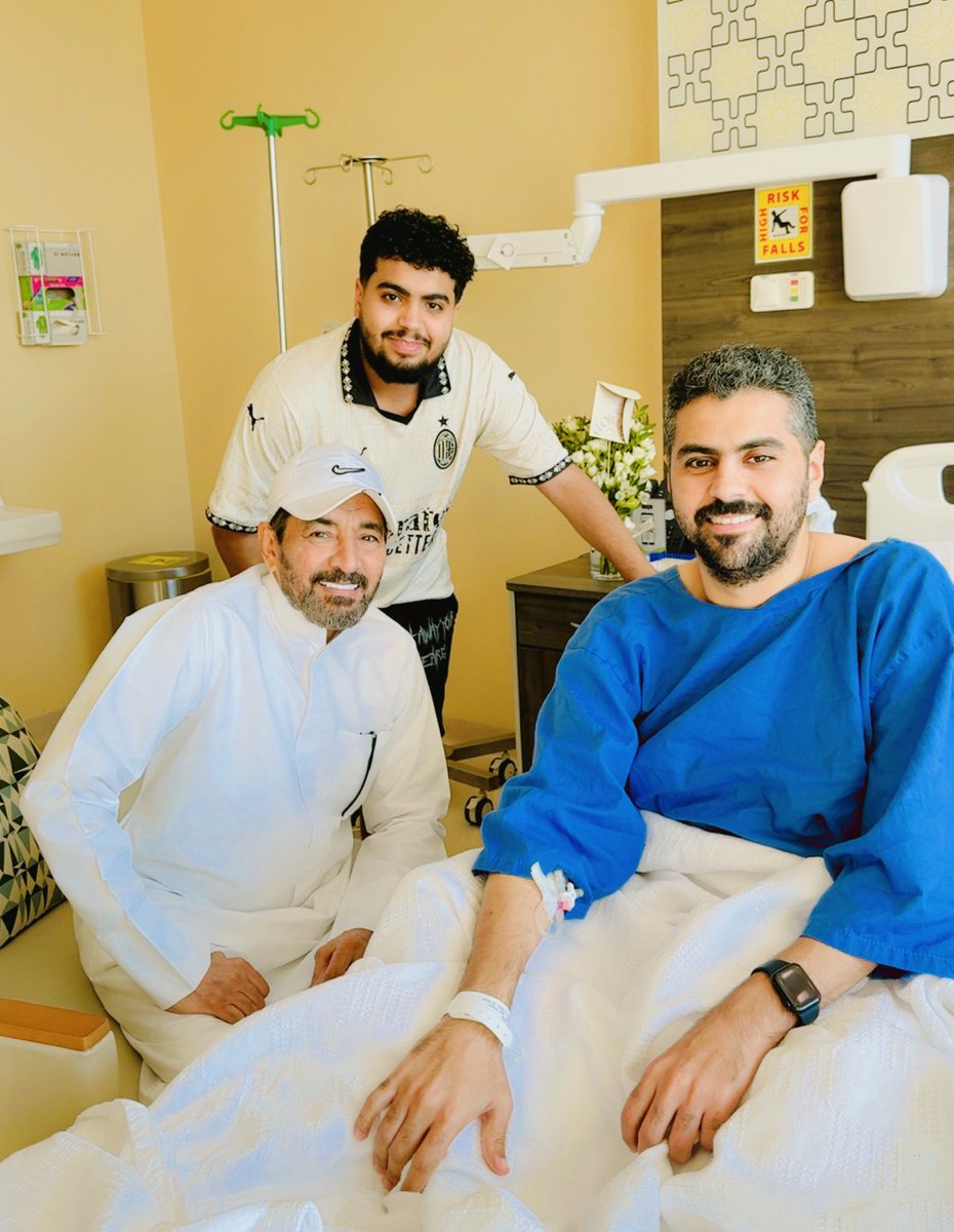 أجرى إبني البكر وقرة عيني محمد صباح اليوم عملية إستئصال المرارة على يد الجراح الدكتور سليمان طالب بمستشفى الدكتور سليمان الحبيب فرع المحمدية بجدة تكللت بحمد الله ومنته بالنجاح .. لابأس عليك مشافى و معافى بإذن الله طهور وأجر وعافية 🤲