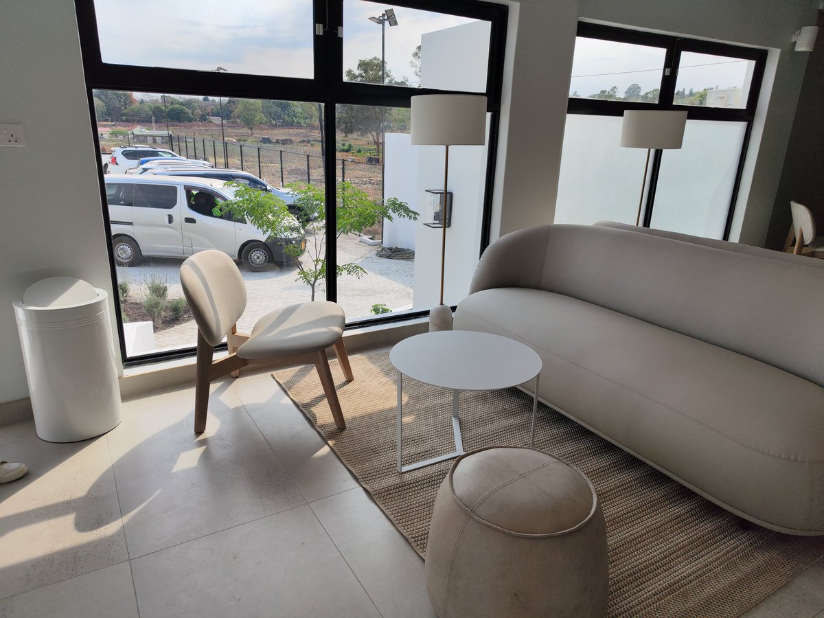 JoeyK_EDA's tweet image. Enterprise Road is where all the Action Is in HRE these days.

A new addition opened this morning.

South African 🇿🇦☕️ Coffee Chain, PLATO.

Joins Mozambik and LA PARADA on Enterprise Road.

Group of companies is growing.