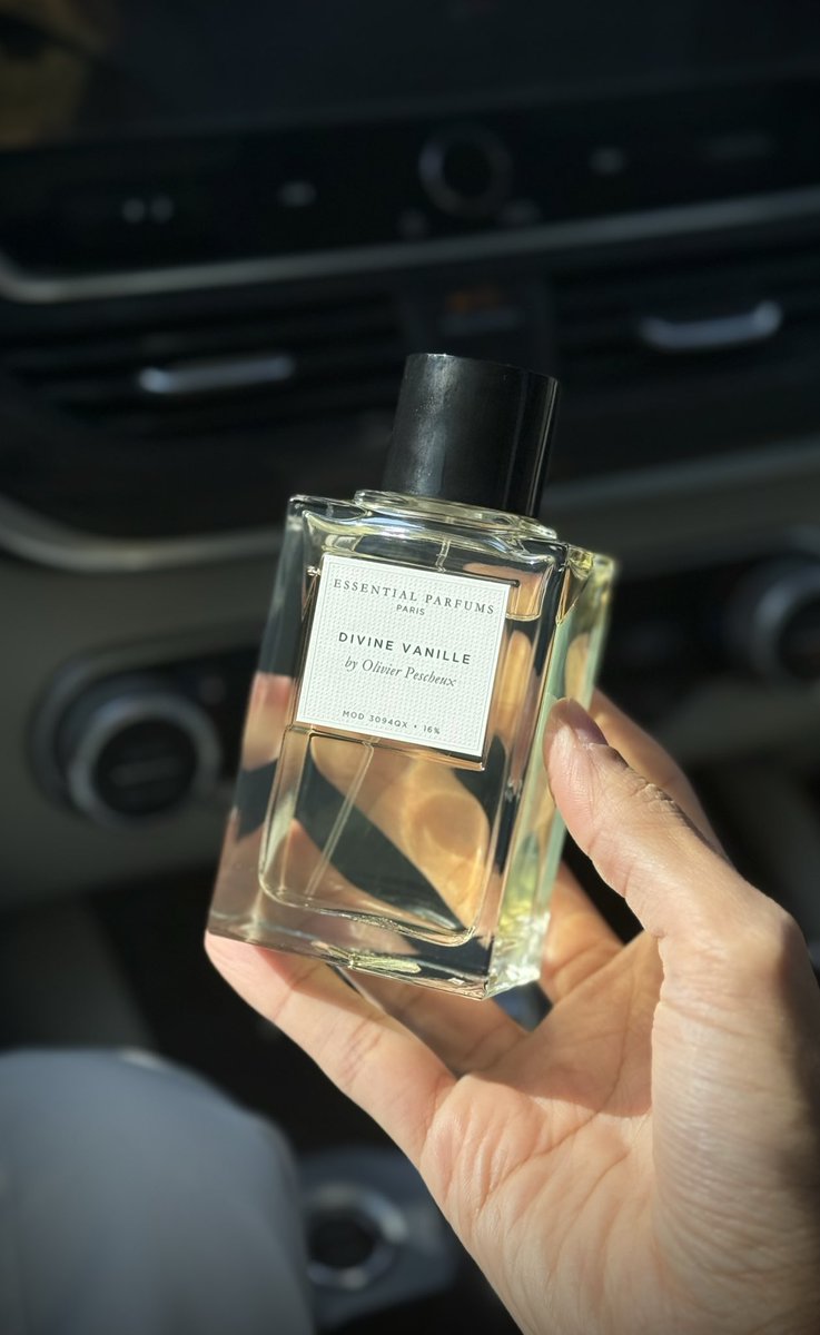 #رابطة_عشاق_العطور 

اذا عاجبك هيرود من ديمارلي
و تشوف ان سعره نوعا ما غالي عليك ؛
على طول حط عينك على ديفاين فانيلا

نفس الرائحة بأداء افضل نسبياً
خصوصا في الثبات على الملابس
ويعطيك نفس الاجواء بكواليتي عالي جداً
و فوقها طبعا السعر اللي تاخذه فيه
مايتعدى 250 ريال 🤍