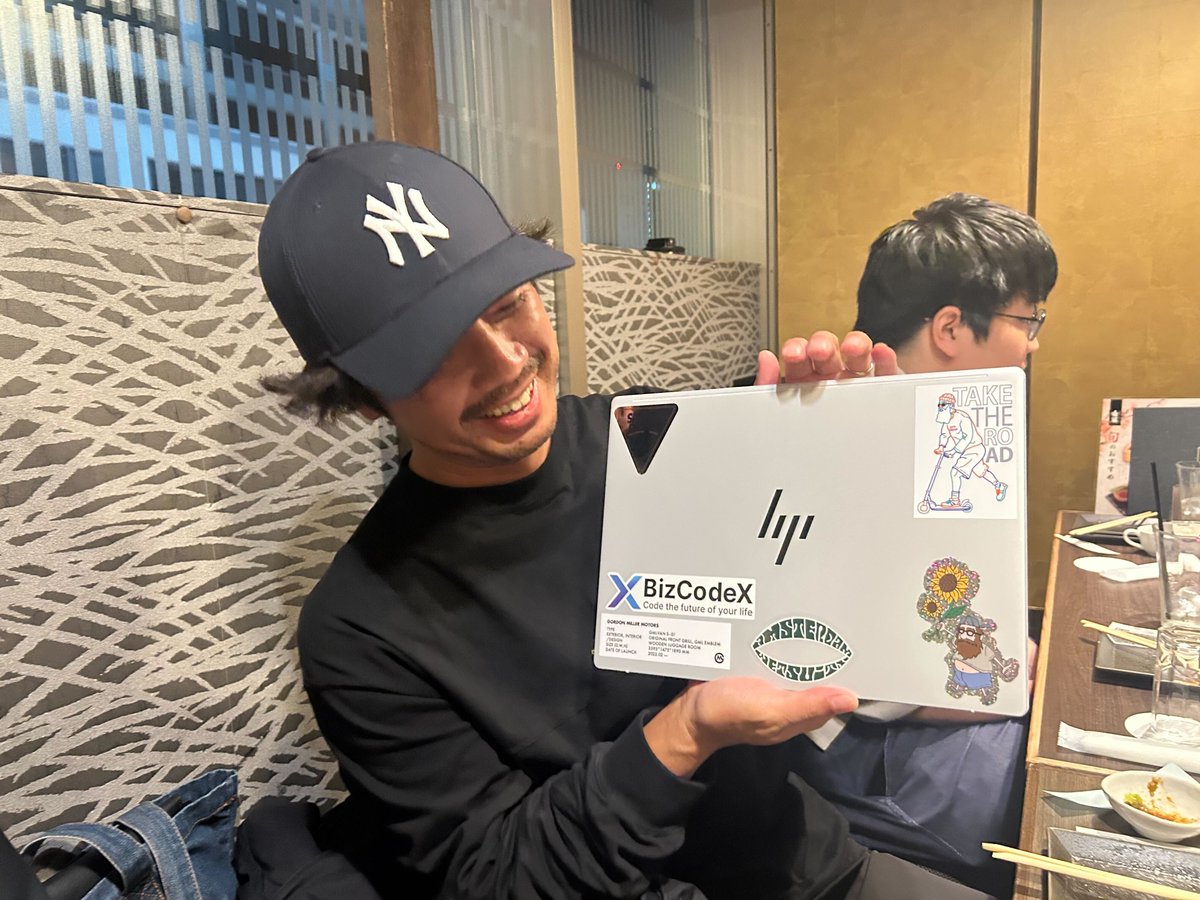 hosh_it_'s tweet image. 湘南サーファーの弊受講生の方のおしゃれPCに弊スクールのステッカーをお仲間入り頂けました.....嬉しい
#BizCodeX