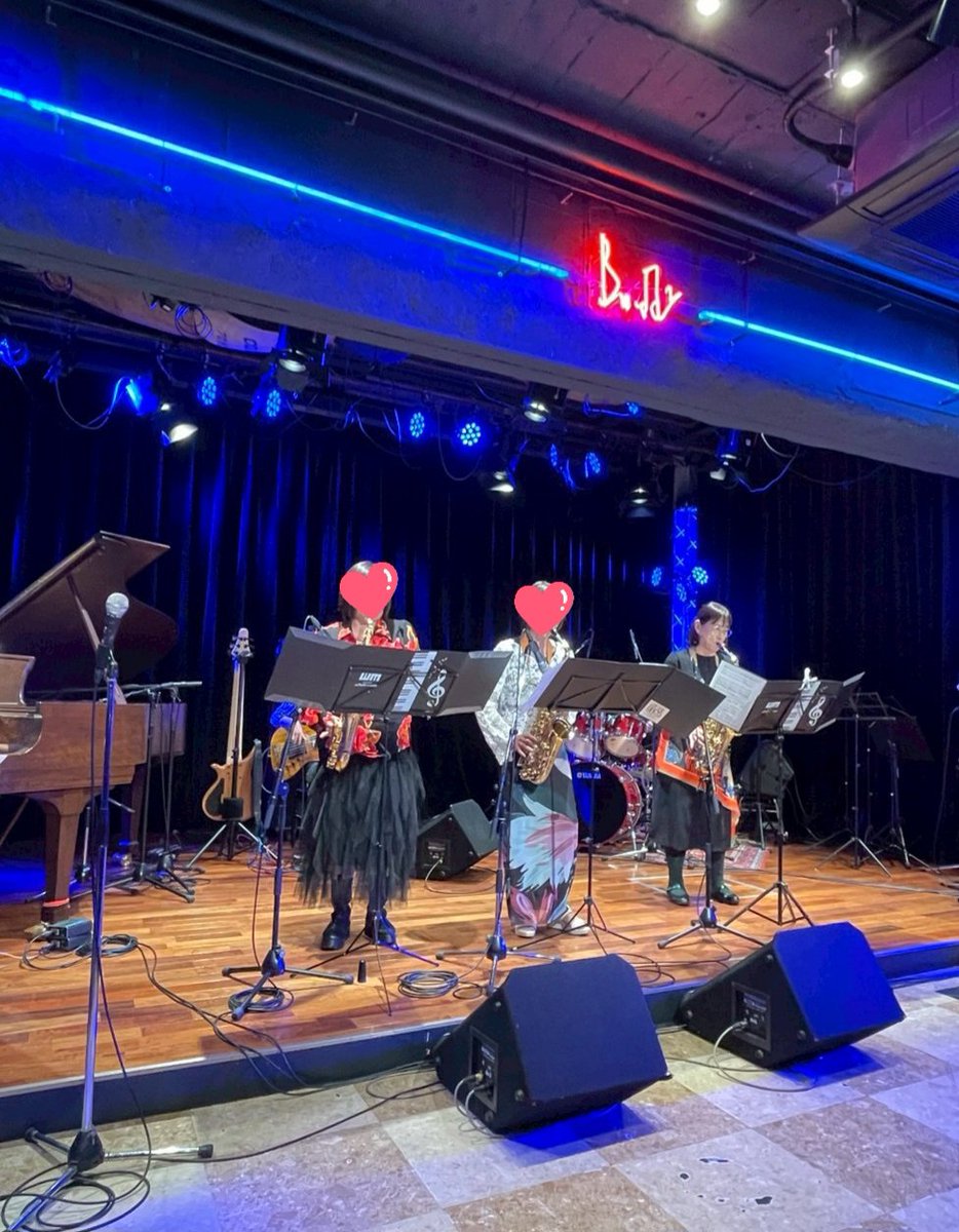 catikao's tweet photo. 昨日は江古田Buddyでサックスの発表会🎷コパカバーナ演奏しましたが前奏の振り付けでしっかり受けて会場盛り上がり🎉
乙会で何度もきたライブハウスのステージにたてて感激でした https://t.co/hvPOCmOVcd