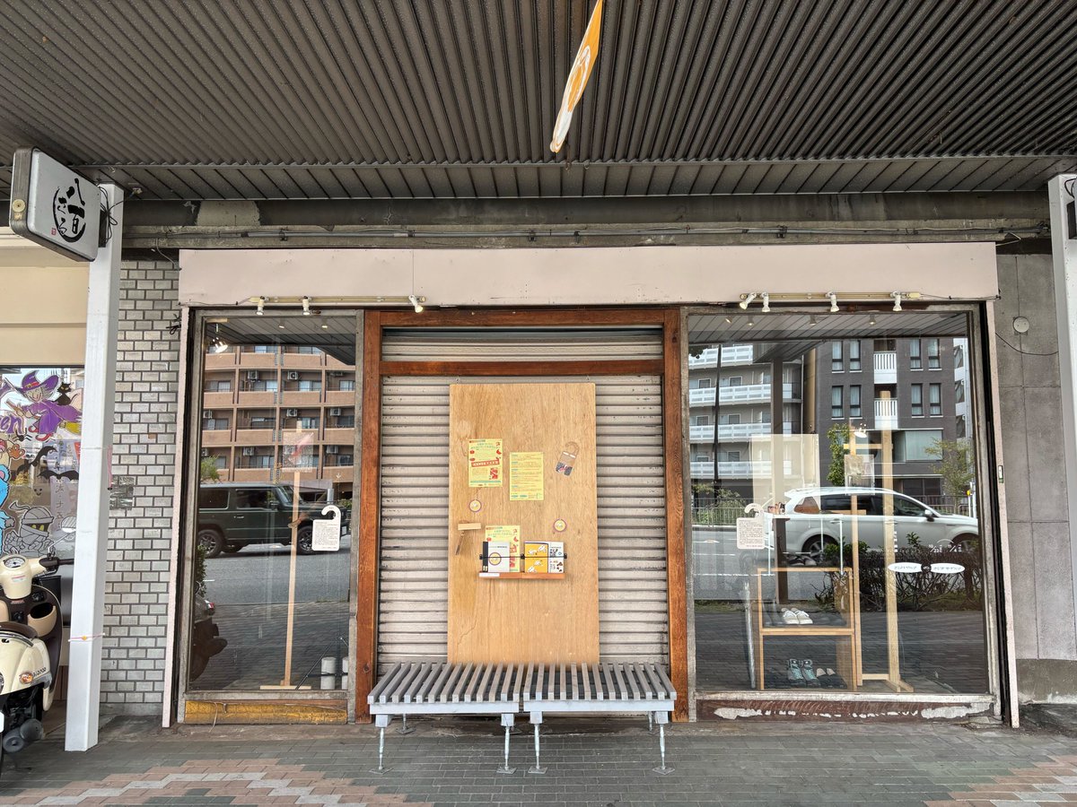 kua_ASP's tweet image. 旅するアーティスト・佃七緒×アートプロデュースコース2年生の展示がいよいよ明日終了😢皆さんはもうご覧になりましたか？
🎂佃七緒個展 おみやげのおすそわけ🐓
展示はショーウィンドウ式で窓の外からお気軽にご覧いただけます♪今日と明日は堀川商店街に秋のお散歩へGO🚶🍂
x.com/kua_ASP/status…