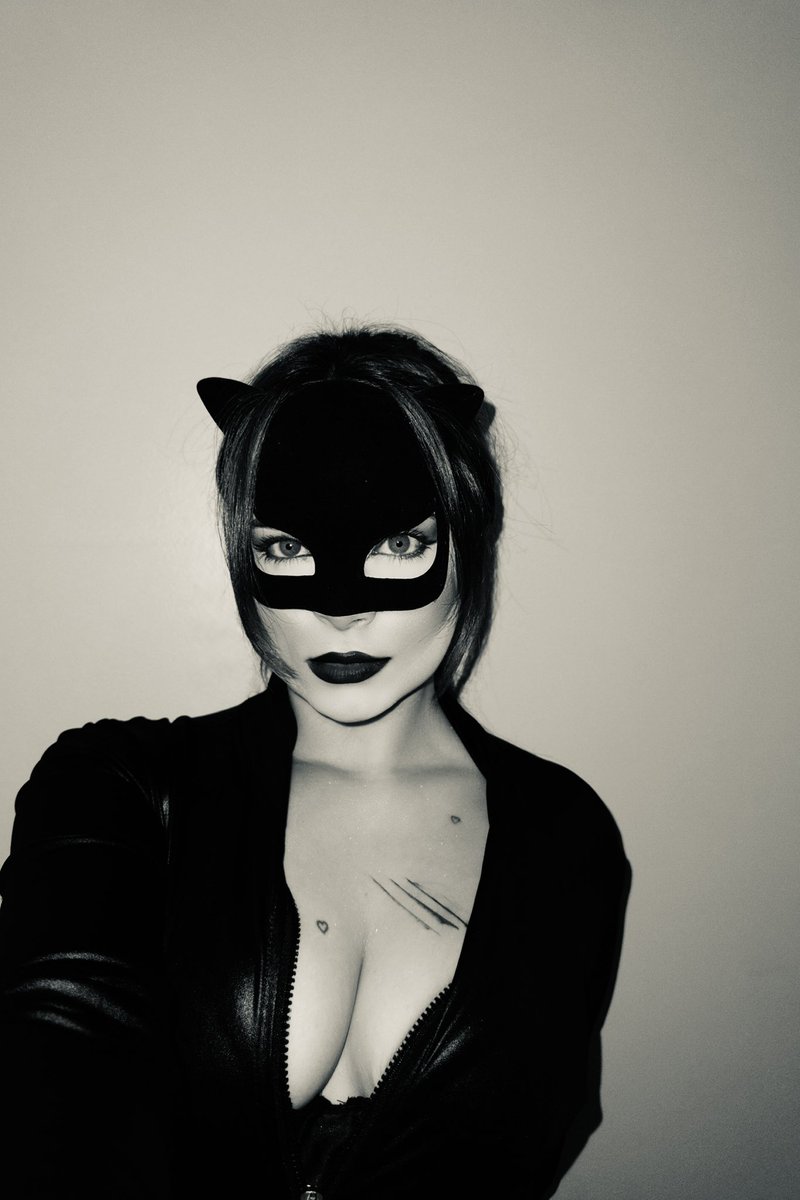 jufilippo's tweet photo. Hi, Bruce. 🦇 https://t.co/EPv9UM8hXh