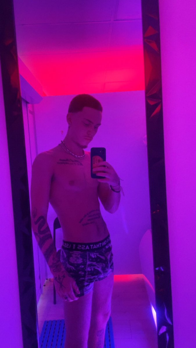 Clarkeyyy14's tweet photo. Quick sun bed☀️

Check bio if u wanna see more🫣 https://t.co/2UBID9DHDm