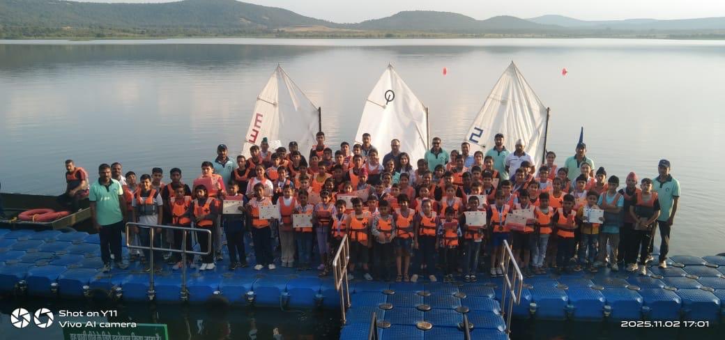 ia_awc's tweet image. Sailing to new heights! 🌊 80 children participated in the Children&apos;s Sailing Camp at Berchha #Watermanship Training Node, organised by #AWC. Hands-on experience in sailing, kayaking &amp;amp; paddle boating! Participants felicitated during closing ceremony @adgpi @artrac_ia #SailingCamp