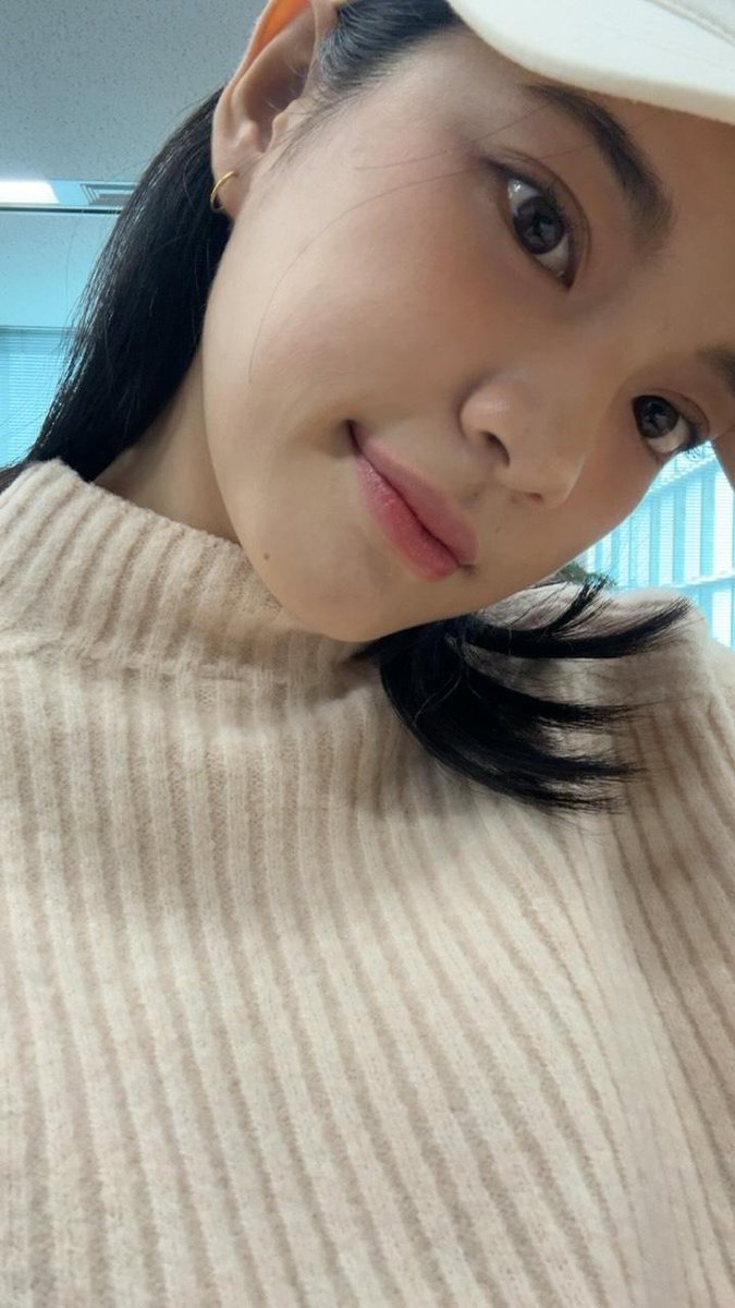 ลูกแมวตาแป๋ว มาทักทายเดือนใหม่~ 😍✨🤏🏻

#CherprangAreekul