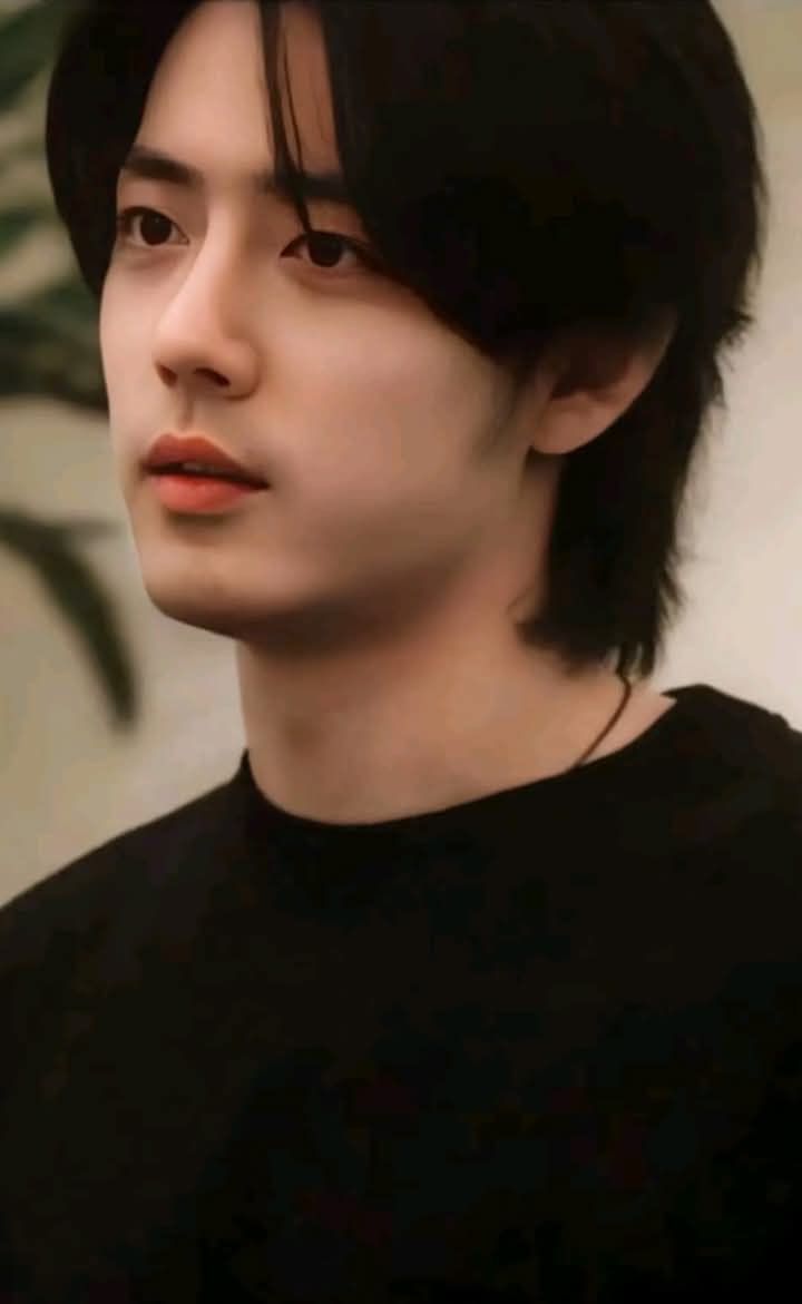 preciousyizhan's tweet image. sometimes I just close my eyes and... reminisce about xz&apos;s long hair