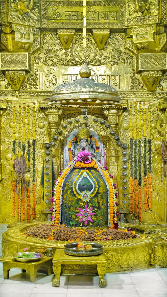 Somnath_Temple's tweet image. श्री सोमनाथ महादेव मंदिर,
प्रथम ज्योतिर्लिंग - गुजरात (सौराष्ट्र)
दिनांकः 03 नवम्बर  2025, कार्तिक शुक्ल त्रयोदशी- सोमवार
प्रातः श्रृंगार
11256102
#somnath #mahadev #shivji
#bhakti #somnathlivedarshan #somnathtemple