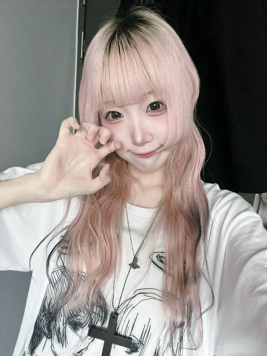 오하이요🤍
월요일 같이 힘!!👊🏻내자구요 >_< 
아자자잣
