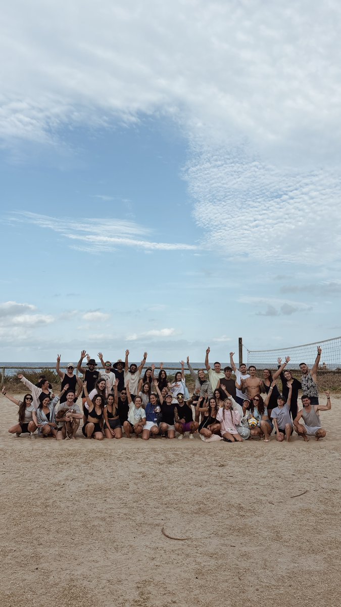 youtoo_project's tweet photo. Octubre se fue, pero qué bien nos lo pasamos con nuestros estudiantes. 🥰

Barbacoas, torneos de vóley, pizzas en la playa, atardeceres, fiestas de Halloween, ¡y más!

¿Quién se apunta a los eventos de noviembre? ¡Ya casi es verano en #Australia! ☀️🌞 https://t.co/out46p0utr https://t.co/C8H3RN4DfT