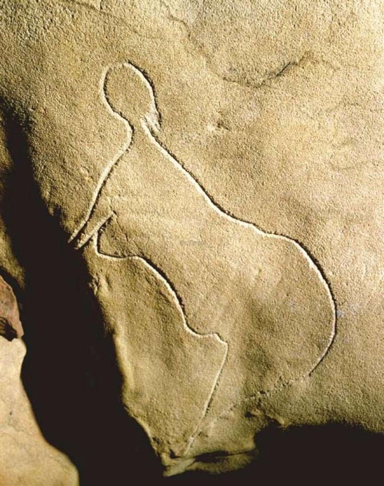 SundaeDivine's tweet image. Anthropologists thought this was an ancient depiction of a bull but then someone pointed out it was actually Trump playing golf.
