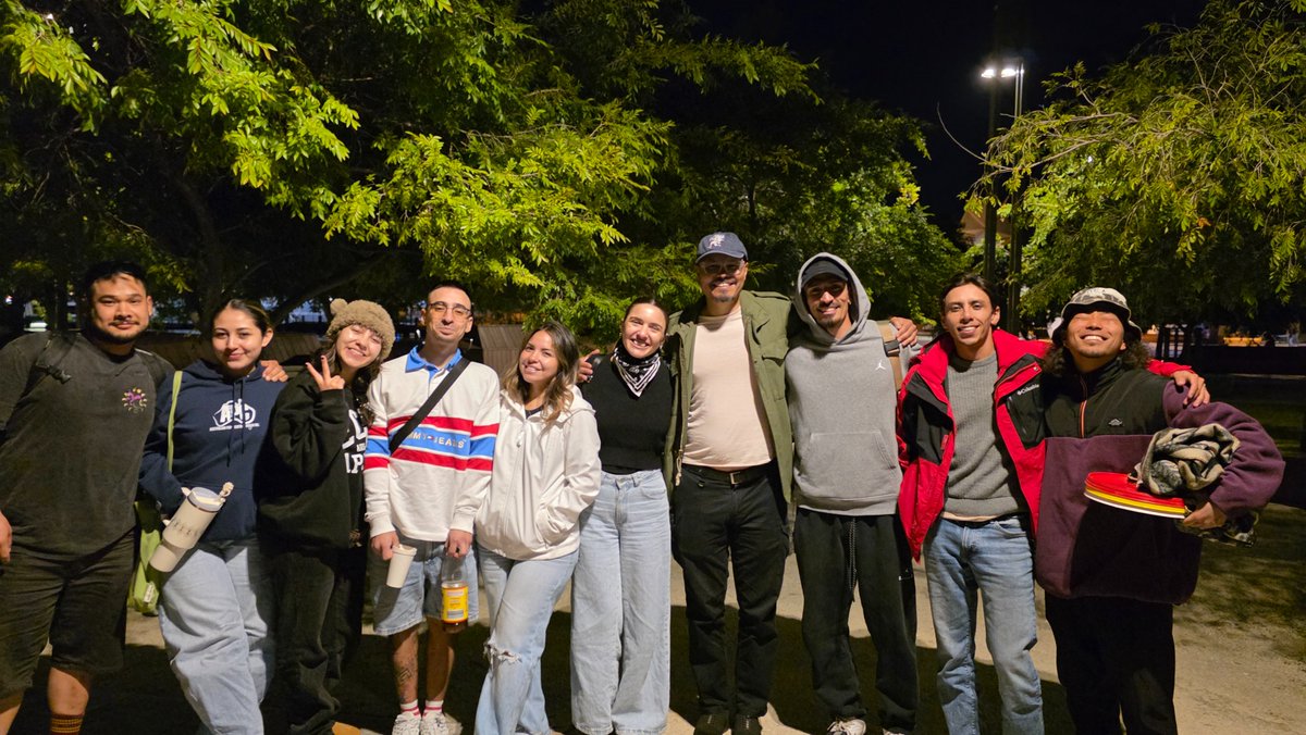 youtoo_project's tweet photo. Octubre se fue, pero qué bien nos lo pasamos con nuestros estudiantes. 🥰

Barbacoas, torneos de vóley, pizzas en la playa, atardeceres, fiestas de Halloween, ¡y más!

¿Quién se apunta a los eventos de noviembre? ¡Ya casi es verano en #Australia! ☀️🌞 https://t.co/out46p0utr https://t.co/C8H3RN4DfT