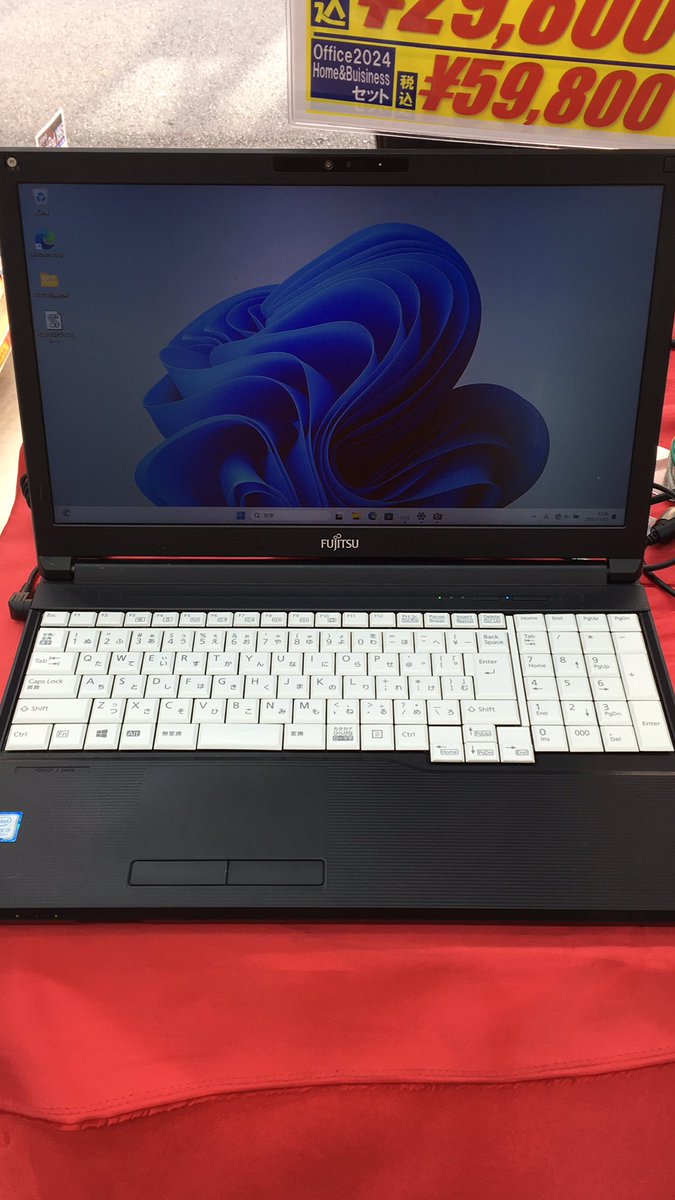 PCcomfull_BASHI's tweet image. こんふるわ🦊
雨予報が無くなったー🤗

11時から開店してます👍

お得情報🥷
まだ、三万円以内事務作業15インチエリアが残ってます！
i5 8365/8gb/256gb(SSD)
¥29,800
 #中古パソコン #パソコン #日本橋