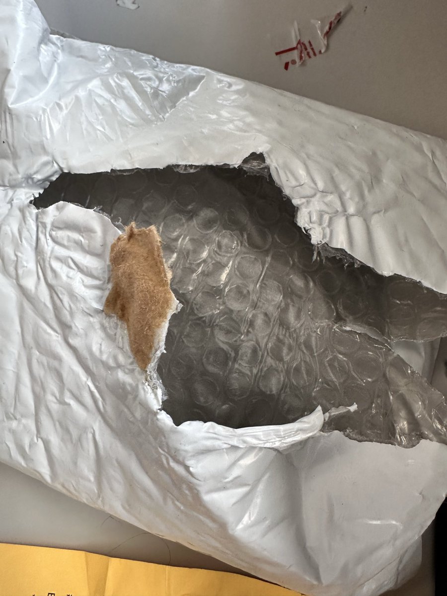 quantumleap_17's tweet image. Picked up a USPS package that arrived EMPTY — it should’ve had ~$4,200 in gold &amp;amp; silver. Filed reports with @USPS + @OIGUSPS. Unacceptable security failure. Still waiting for answers. Holding USPS accountable. #USPS #missingmail Please investigate immediately. #theft #stolen