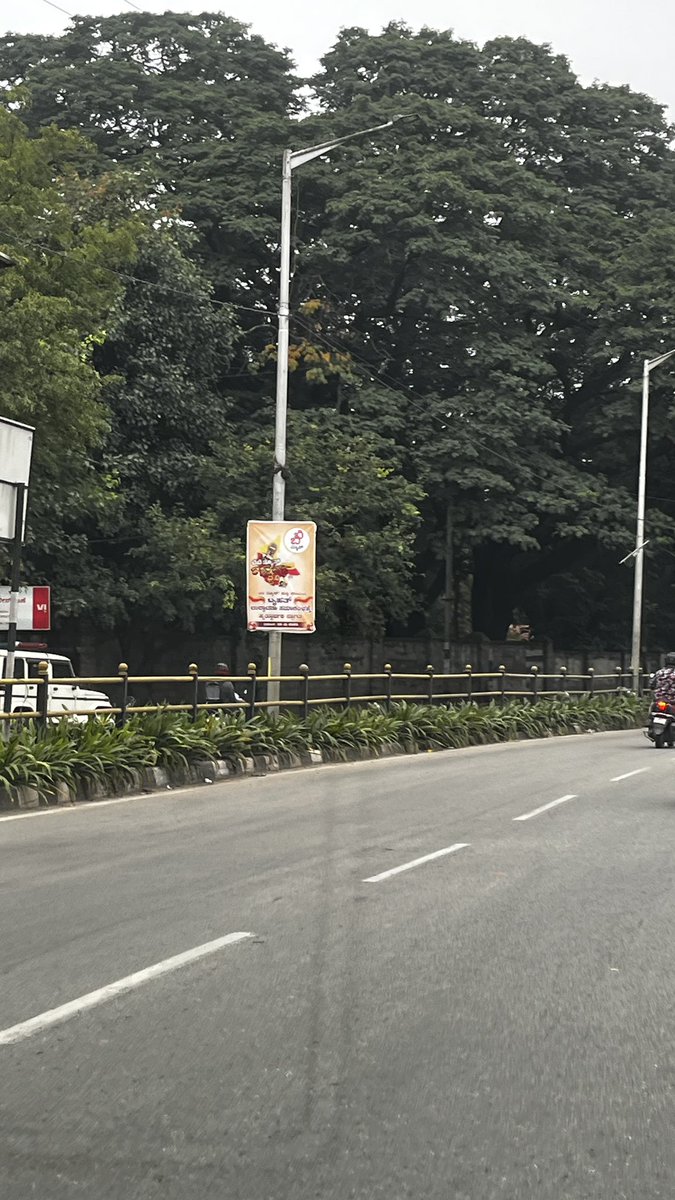 nandeesh_rai's tweet image. Illegal flex banners are being placed across Hebbal area including Hebbal flyover obstructing traffic by parking a tractor right in the middle of heavy traffic by BB news . Please have them removed @GBA_office @BNCCofficial @ICCCBengaluru @DKShivakumar @blrcitytraffic
