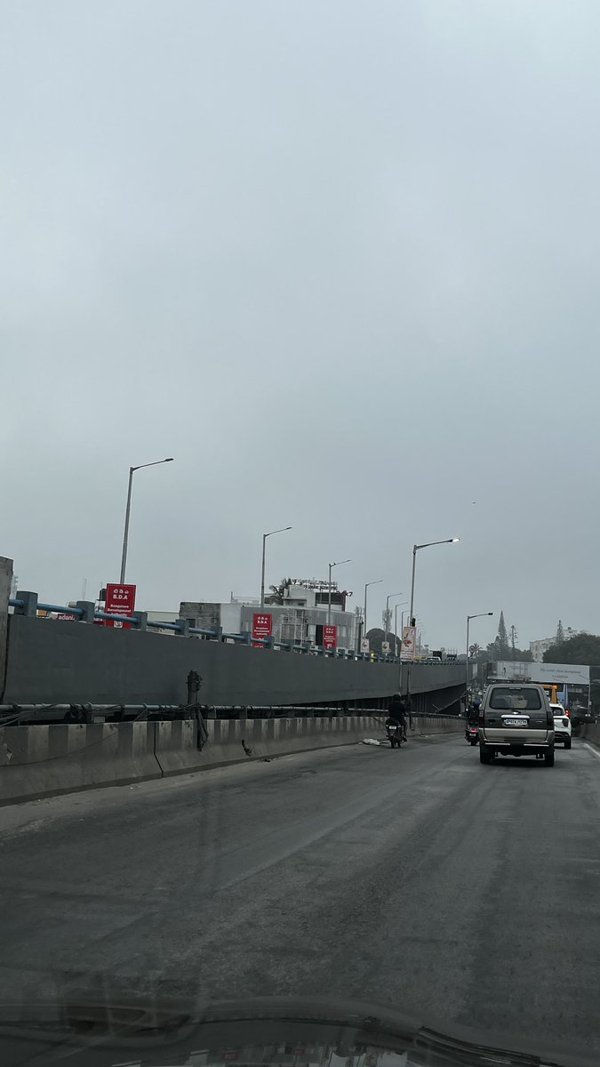 nandeesh_rai's tweet image. Illegal flex banners are being placed across Hebbal area including Hebbal flyover obstructing traffic by parking a tractor right in the middle of heavy traffic by BB news . Please have them removed @GBA_office @BNCCofficial @ICCCBengaluru @DKShivakumar @blrcitytraffic