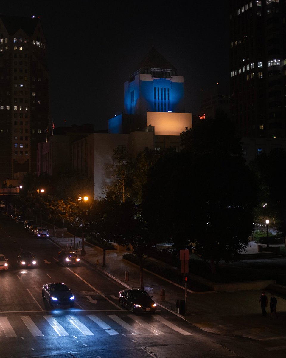 LAPublicLibrary's tweet image. For the Champions 💙⚾️💙

Central Library is closed on Monday due to extensive street closures and restricted access to allow for the Dodgers Championship Victory Parade. Unless noted otherwise, all other library branches will be open. 
lapl.org/branches