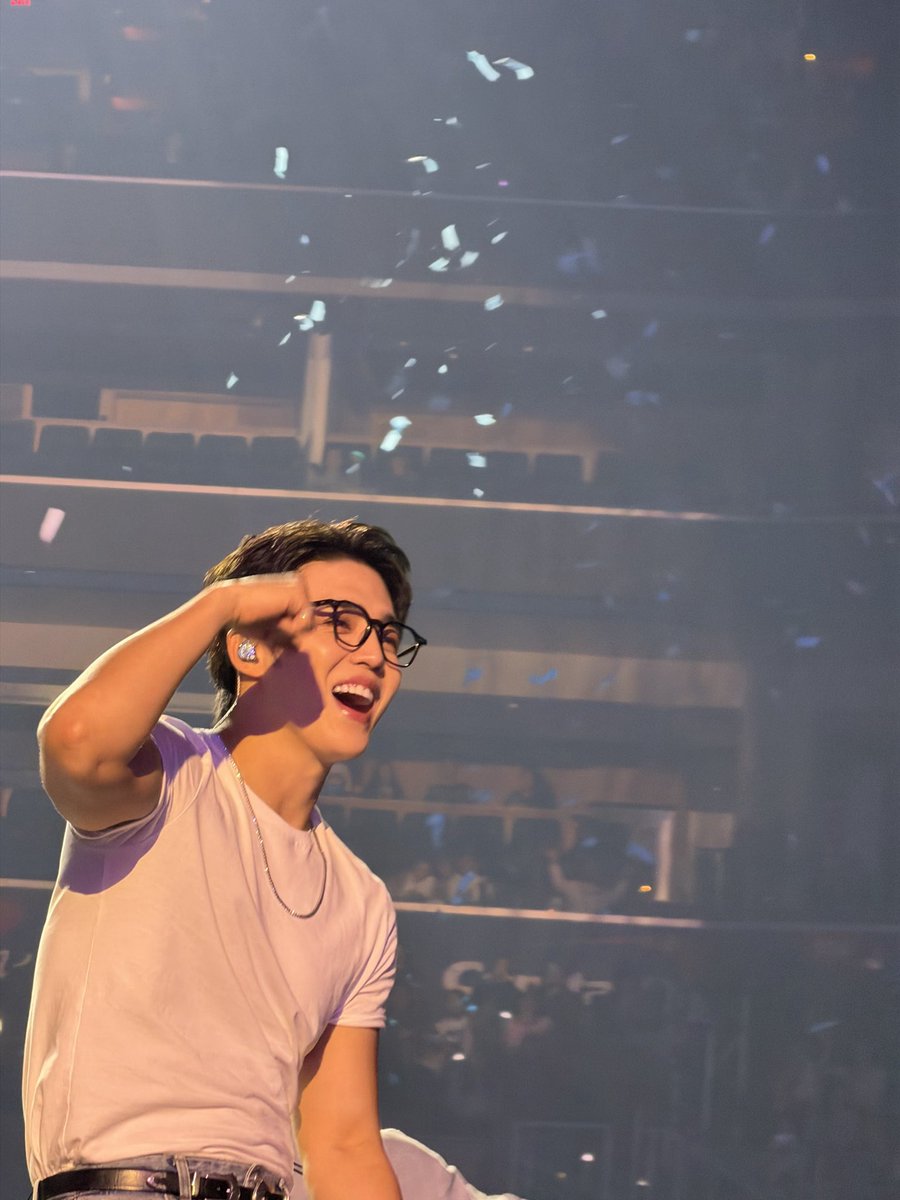 cheolhanclub's tweet image. such pretty photos. our cheolie, pls be happy at all times 🥹

#2025MAMAVOTE #SEVENTEEN