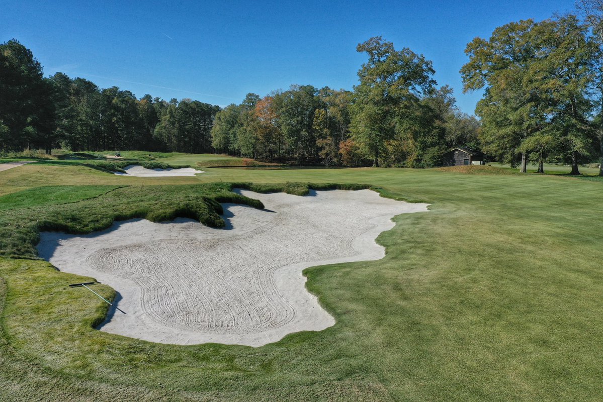 TylerRaeDesign's tweet image. Ansley Golf Club (Settindown) re-opened last week. @jimryangcdesign shaped all the stunning bunkers - some of my favorite we’ve shaped 👌🏻 They were designed to match the natural beauty of the existing property and set the Club apart from everyone else in ATL. What do you think?