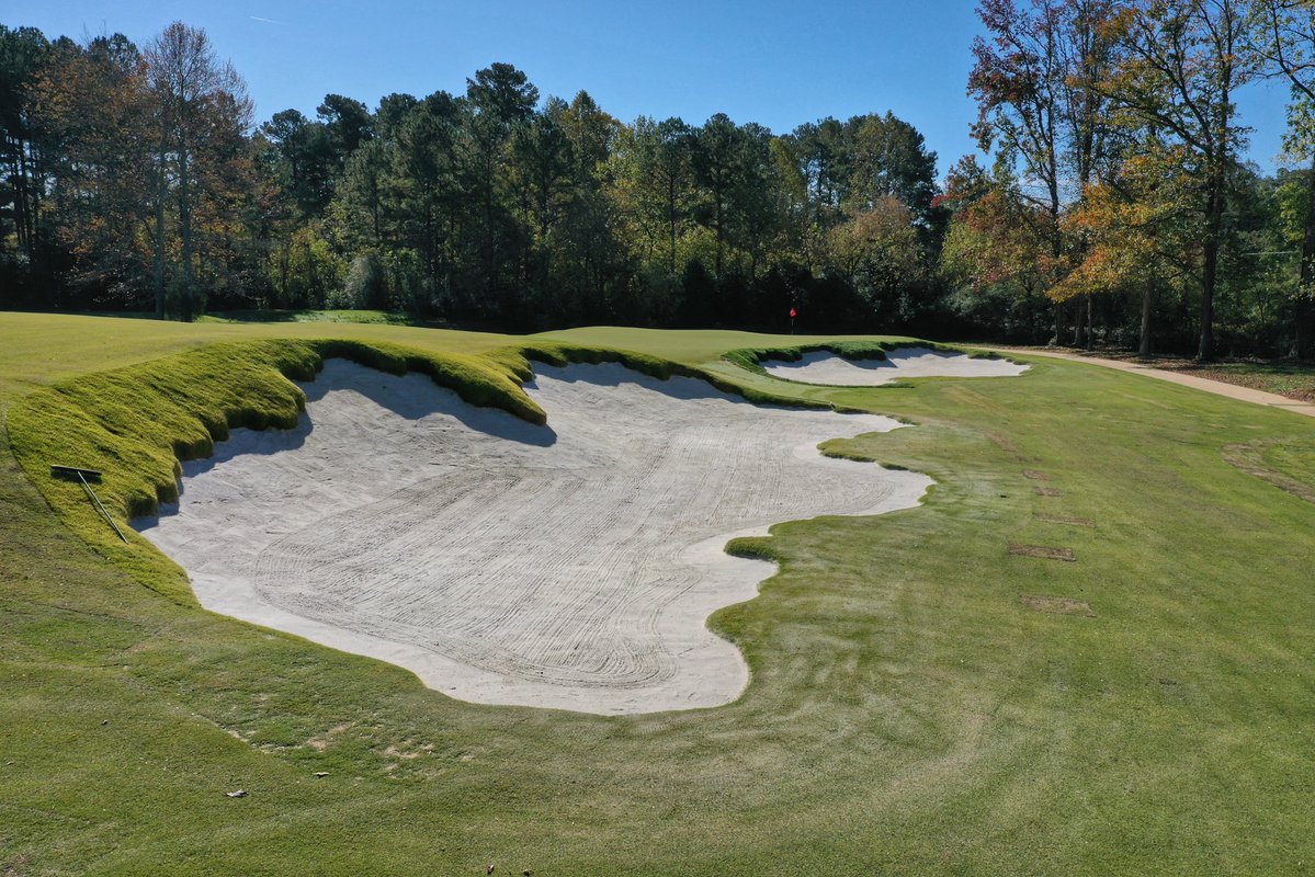 TylerRaeDesign's tweet image. Ansley Golf Club (Settindown) re-opened last week. @jimryangcdesign shaped all the stunning bunkers - some of my favorite we’ve shaped 👌🏻 They were designed to match the natural beauty of the existing property and set the Club apart from everyone else in ATL. What do you think?