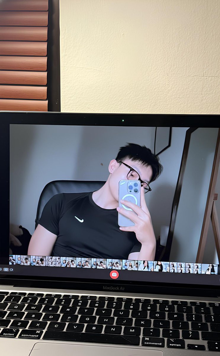 jinja_paliiiii's tweet image. happy monday!