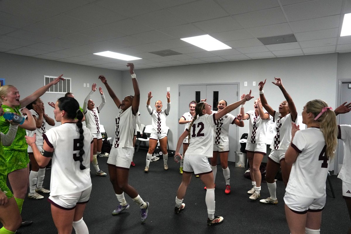 All smiles tonight!

#HailState