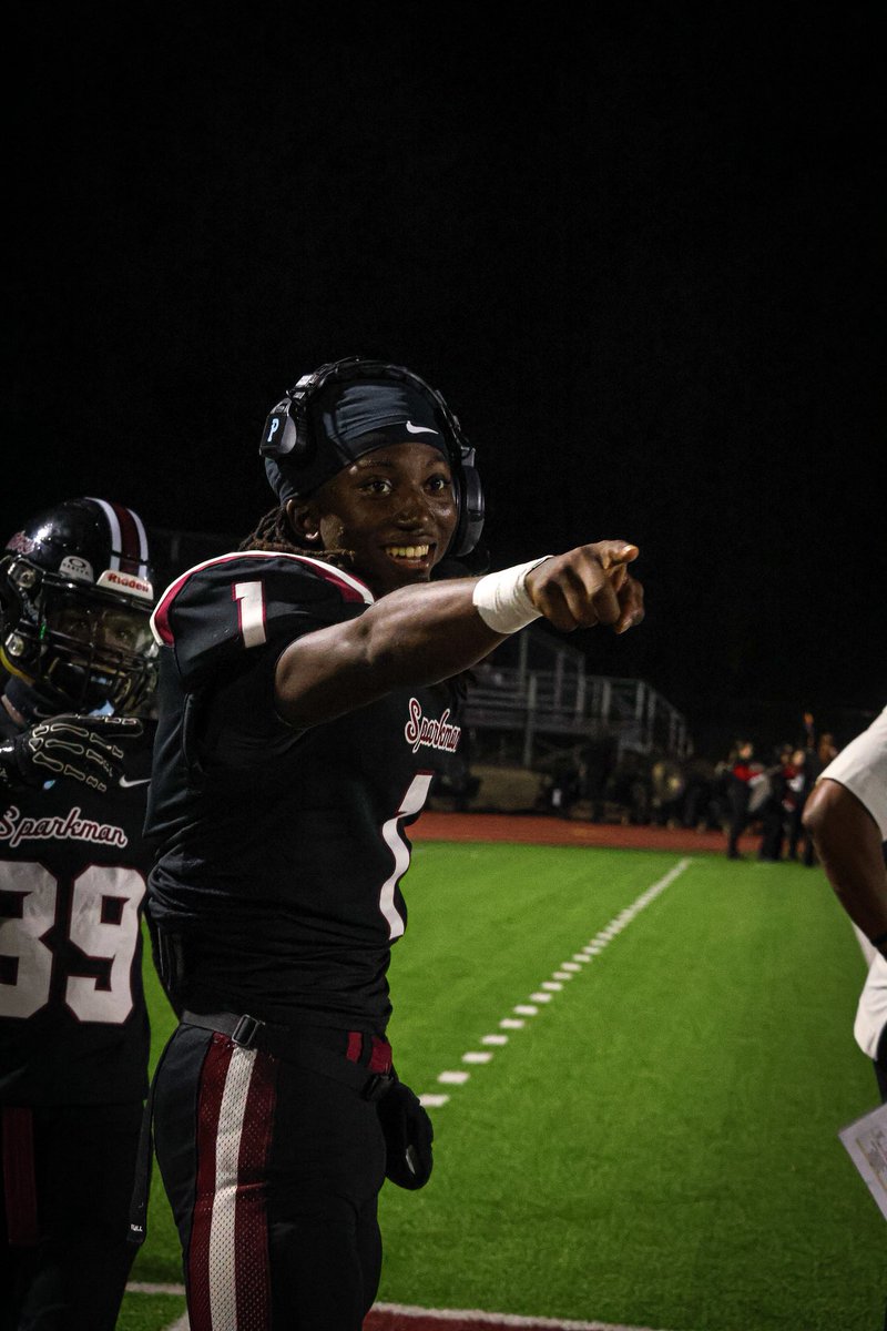 End of Regular Season Stats:
7 Full Games
1363 Passing Yards 96/159
14.2 Yards per Attempt
19 Tds
177 Rushing Yards
2 Tds
1540 Total Yards
109.4 QB Rate