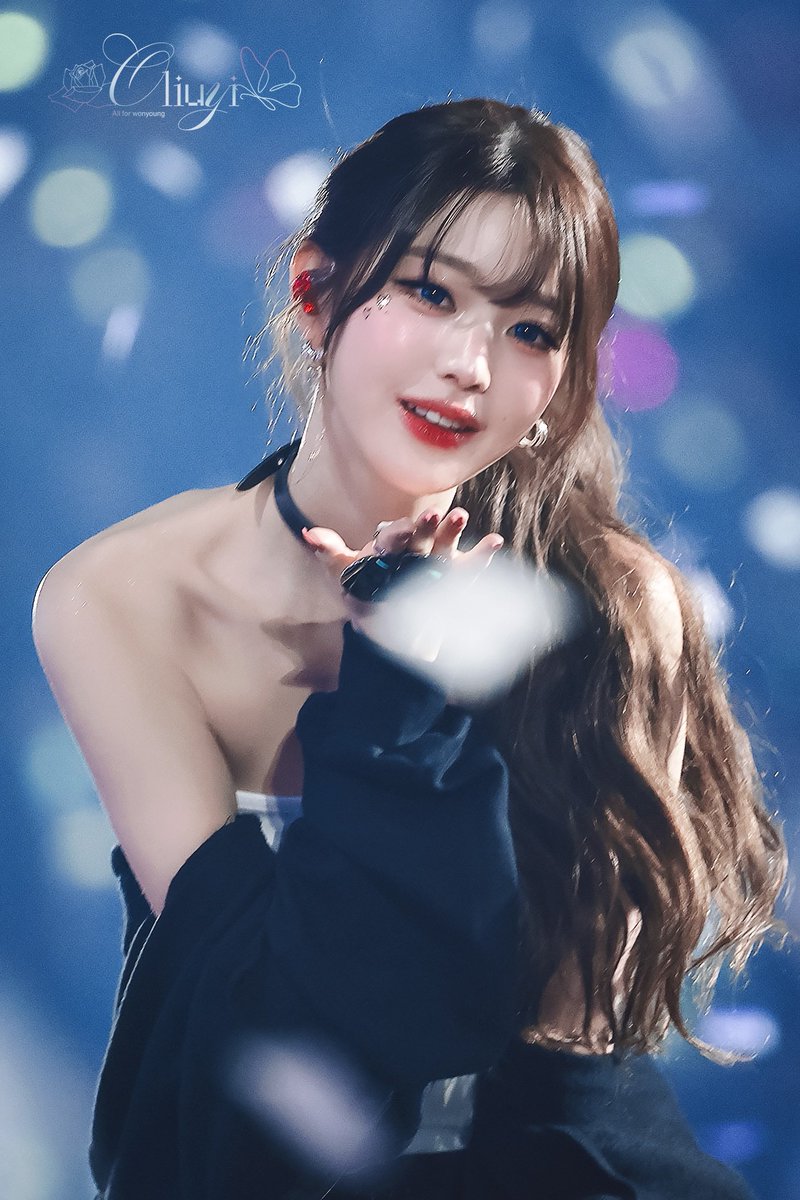 Oliuyi_0831's tweet photo. 251101 🖤💙🐽

#JANGWONYOUNG #장원영 #ウォニョン #IVE #아이브 https://t.co/cAqq6m9TtH