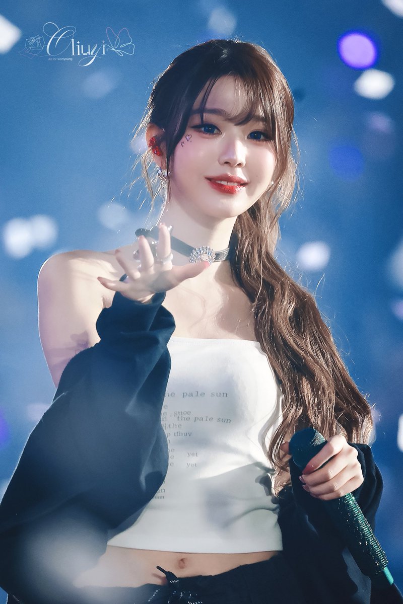 Oliuyi_0831's tweet photo. 251101 🖤💙🐽

#JANGWONYOUNG #장원영 #ウォニョン #IVE #아이브 https://t.co/cAqq6m9TtH