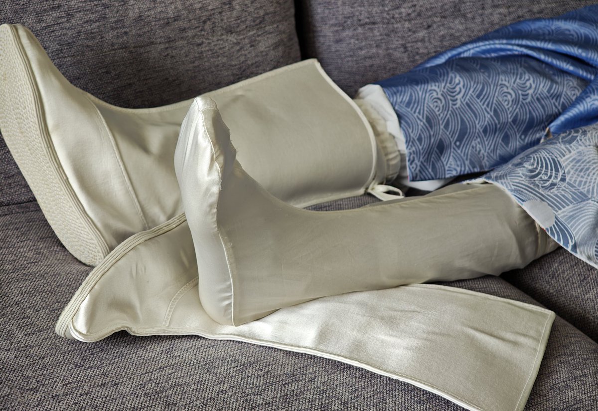 破手机，白色的东西给我拍成淡黄色😕