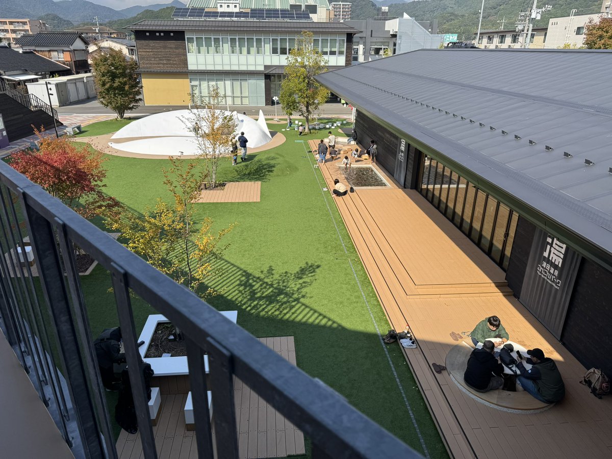 本日は湯田温泉こんこんパークにてアニソンDJとの合同イベントです。

施設にはカフェや食堂、上から見渡せる空間や、併設の温泉棟は6時から開いており外の広場には足湯もありとてもよいロケーションとなっております♨️