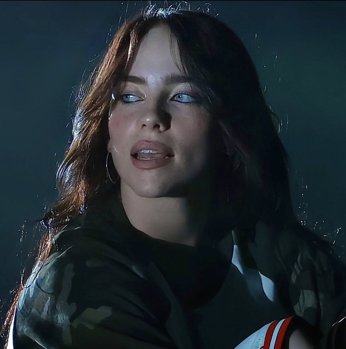 🚨 “WILDFLOWER”, de Billie Eilish, se tornou o 10º maior sucesso da HISTÓRIA da Billboard Hot 100.

A canção, que nunca precisou chegar ao topo da parada, acumula 71 semanas no ranking, sendo o 2º maior desempenho por qualquer artista feminina como lead.